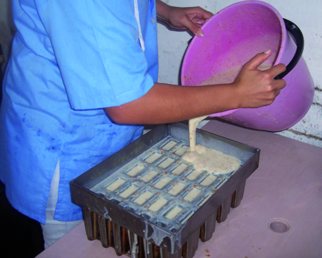 Uso de los moldes para helados y paletas